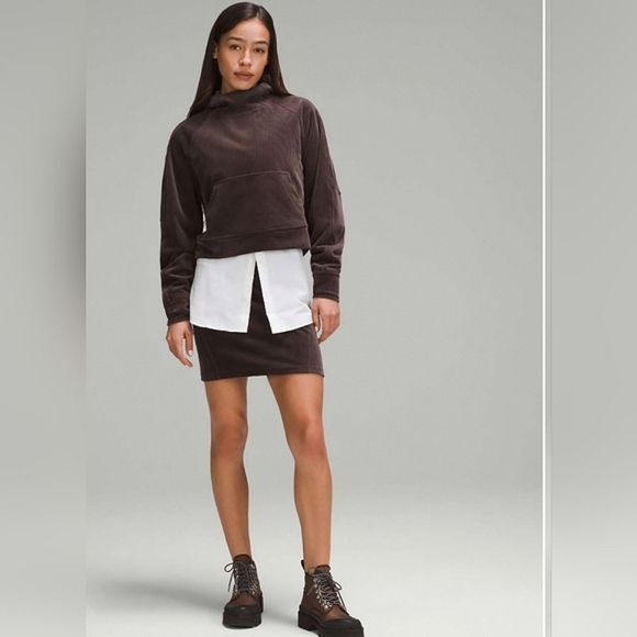 LULULEMON Scuba Mid-Rise Mini Skirt Velvet Cord Espresso. Size 2 NWT - Picture 1 of 5